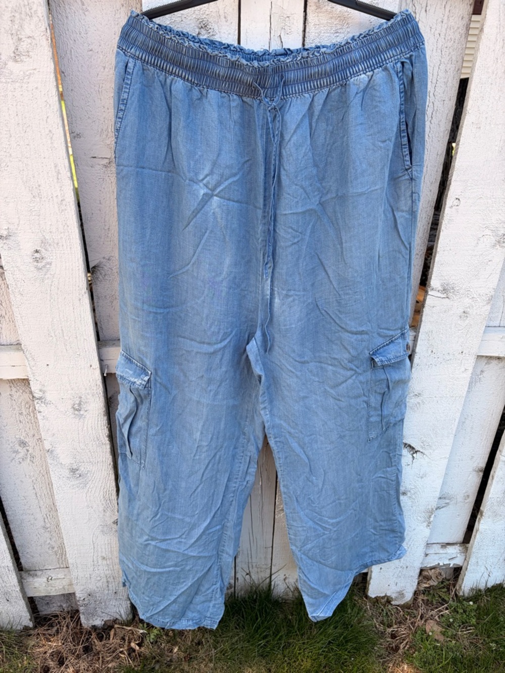 Relaxed Light Blue Cargo Pants with Elastic Waist